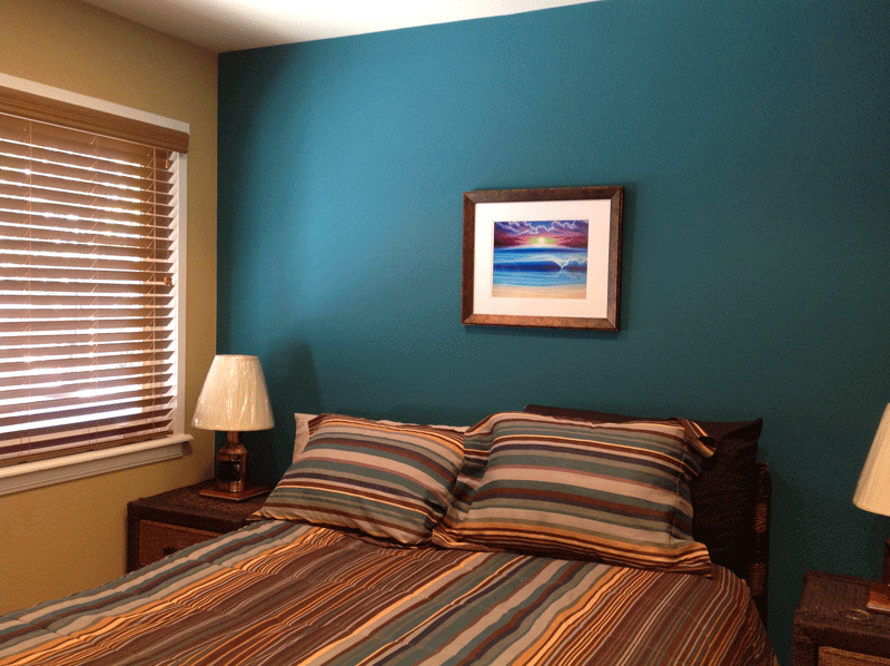 Accent Wall Draws Color from Bedding and Art